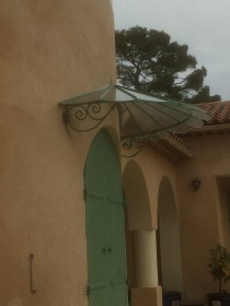 Marquise en fer forgé en arrondi
